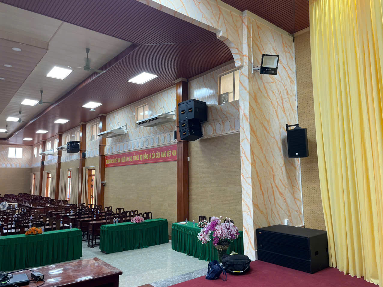 Giải Pháp Loa Array Và Loa Full Treo Tường Tính Thẩm Mỹ Cao