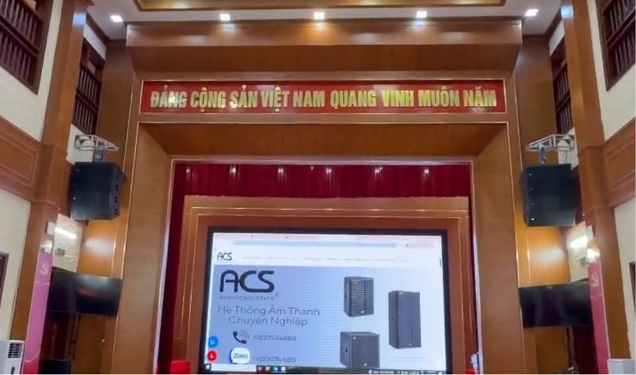 Dàn Array và Loa Trên Sân Khấu